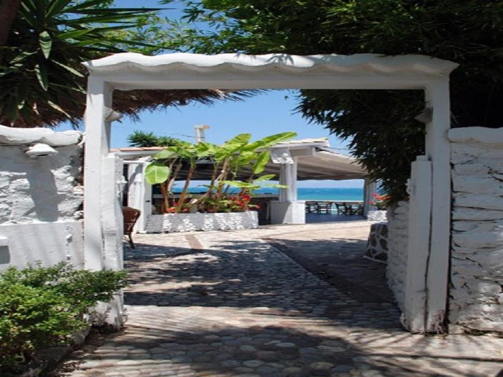 Taradella Hotel Alissos Exterior photo